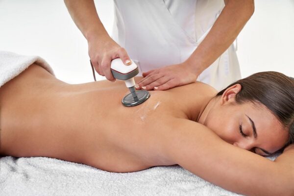 Sesión de Indiba corporal en espalda en Eternal Beauty Clinic, Madrid