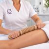 Escena ilustrativa: sesión de maderoterapia en Eternal Beauty Clinic